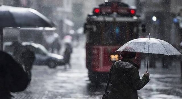 İstanbul'da beklenen yağış başladı