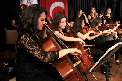 Adıgüzel’de Tiyatro Şenlikleri başladı