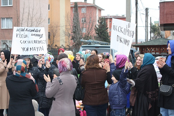 Veliler isyan etti:" İlkokuluma dokunma"