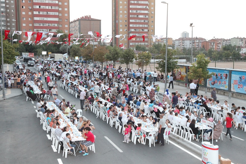 Açık Hava İftarları Devam Ediyor