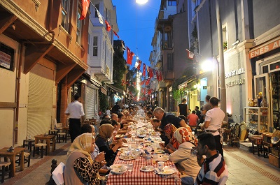 Tarihi Çarşı'da İftar