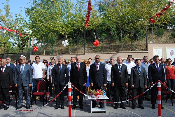 Yeni ders yılı törenle başladı