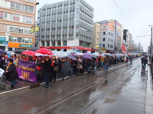 “DUR” demek için yürüdüler