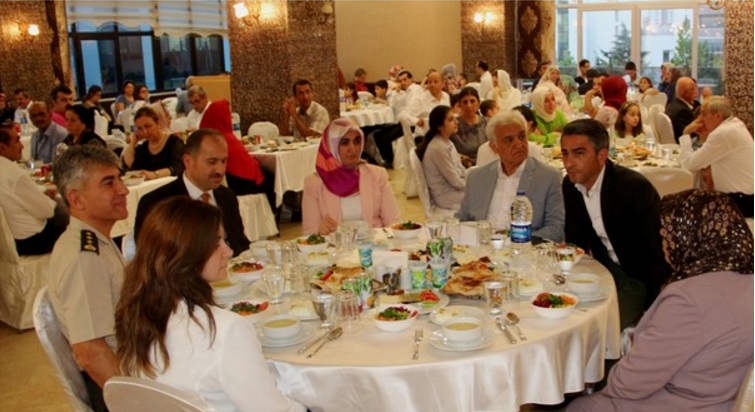 Şehit aileleri ile iftar buluşması