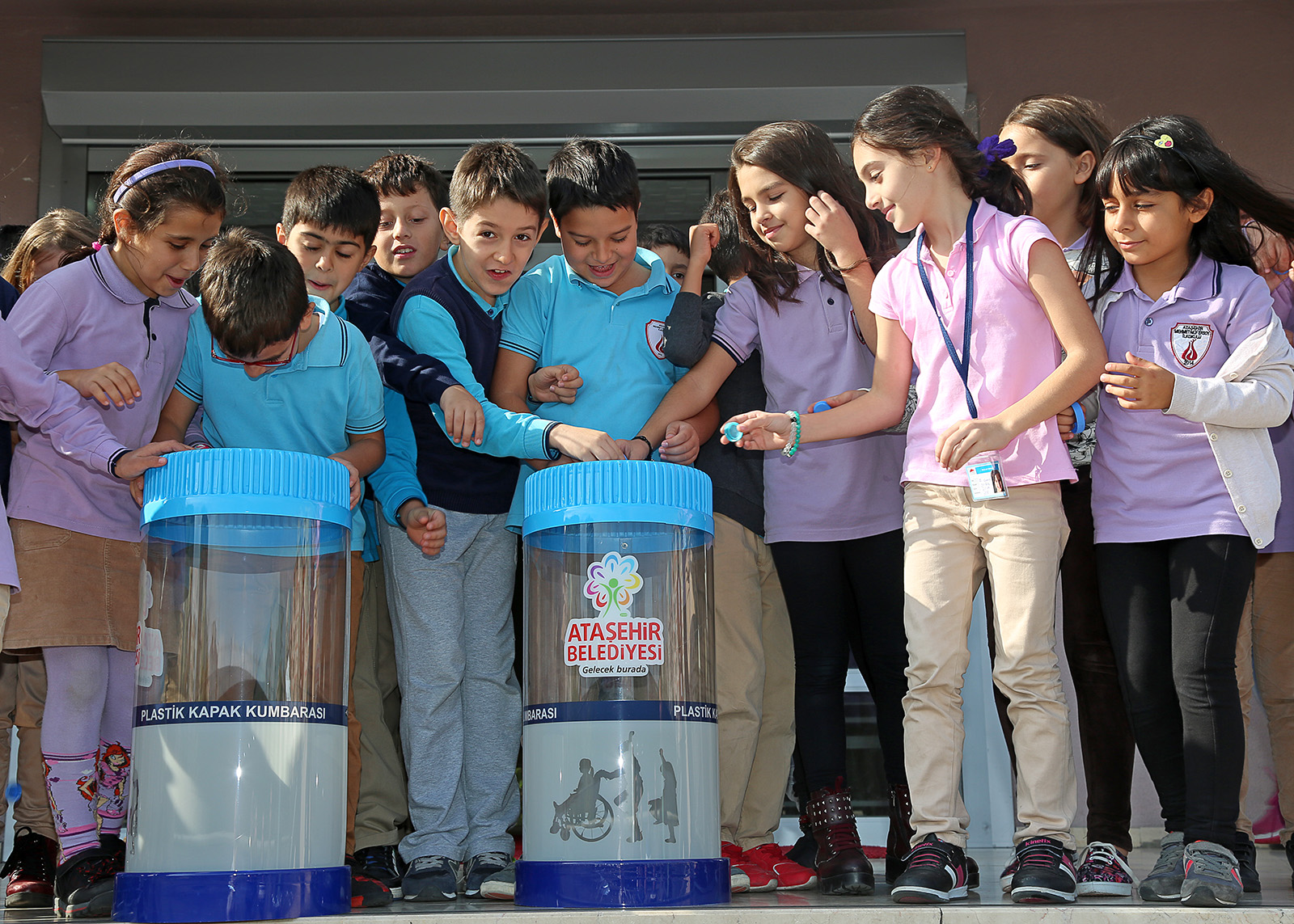 Kapaklar Tekerlekli Sandalyeye Dönüşüyor