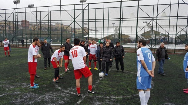 BAŞLAMA VURUŞUNU NESLİHAN YURTDAGÜL YAPTI