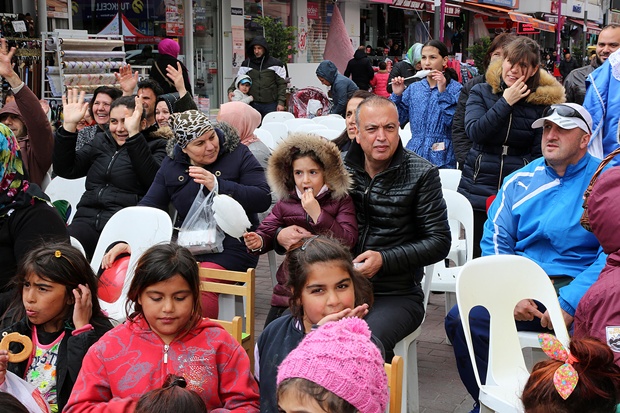 ÇOCUK BAYRAMINDA BÜYÜKLER DE EĞLENDİ