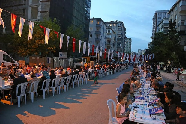 ÖNCE İFTAR SONRA KABARE