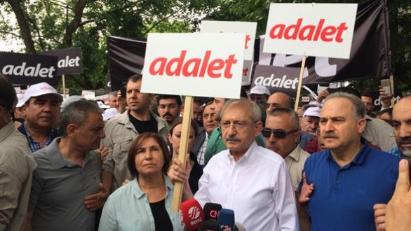 KILIÇDAROĞLU VE HALK ADALET İÇİN YÜRÜYOR