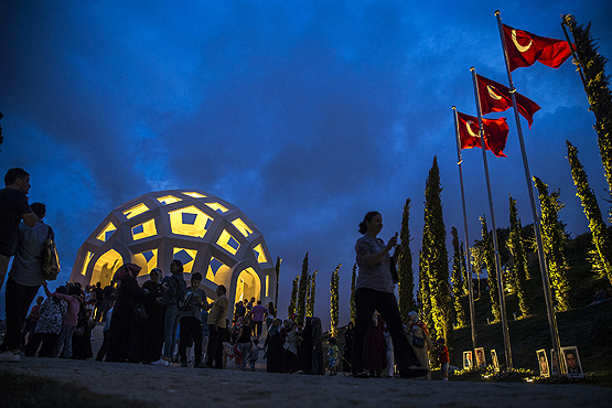 ŞEHİTLER ABİDESİ'NE YOĞUN İLGİ