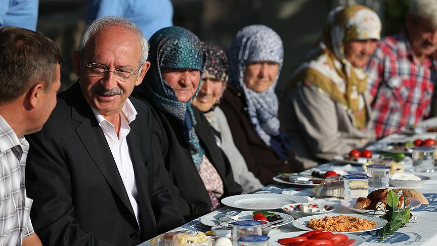 KILIÇDAROĞLU VATANDAŞLARLA KAHVALTI YAPTI