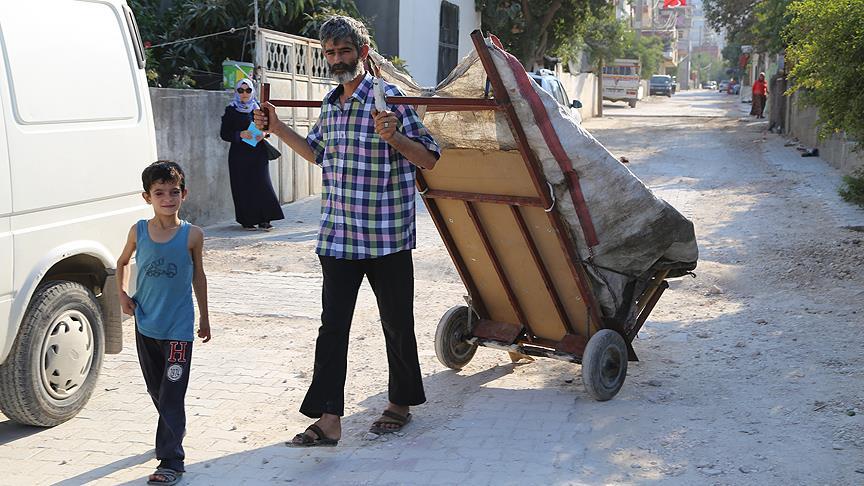 “PROTEZ GÖZ” İÇİN ÇÖP TOPLUYORLAR