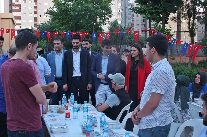 AK PARTİ ATAŞEHİR İLÇE BAŞKANLIĞINDAN VEFA İFTARI