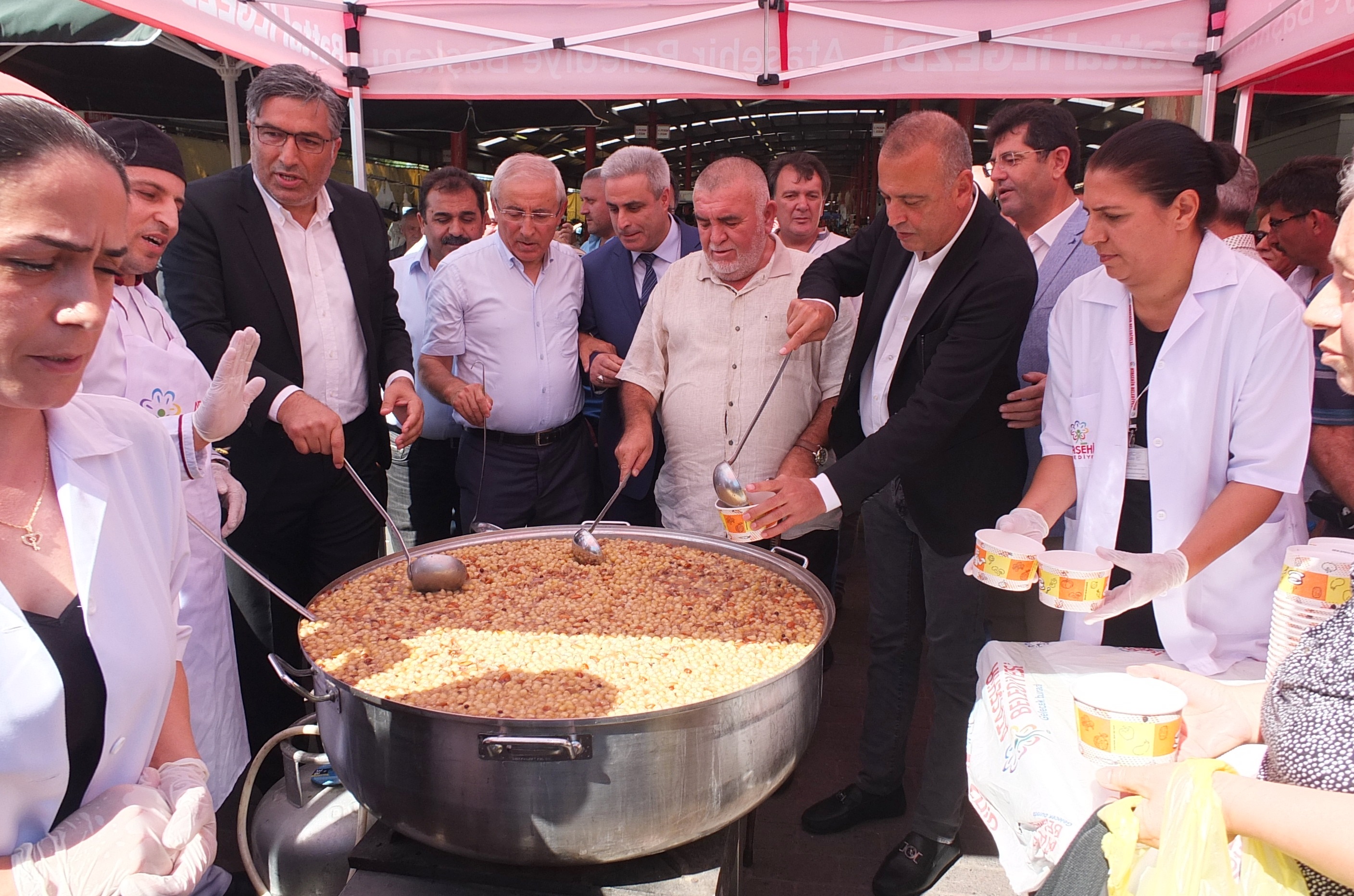 AŞURE KAZANLARI KAYNAMAYA BAŞLADI