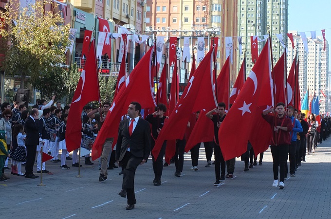 Ertaş; “Cumhuriyet Şemsiyesi altında tüm renklerimizle buluşmalıyız”