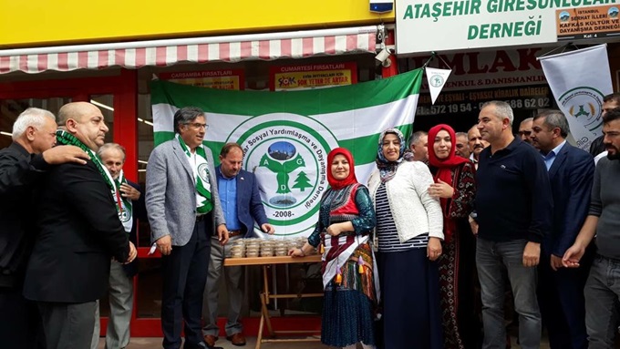 Ataşehir Giresunlular Derneği Aşure Dağıttı