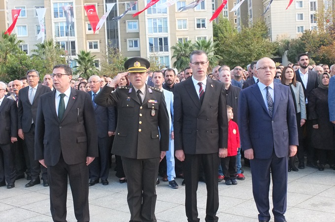 ULU ÖNDER ATATÜRK ATAŞEHİR’DE ÖZLEMLE VE SAYGIYLA ANILDI