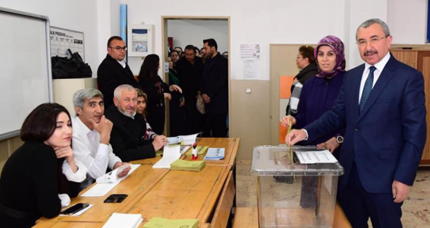 İsmail Erdem, Oyunu Mehmet Fidan İlkokulu'nda Kullandı