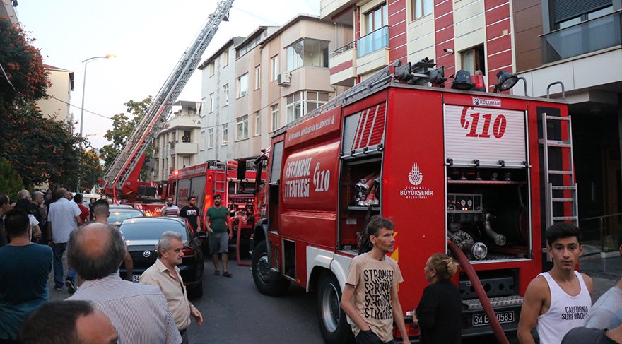 Ataşehir’de çatı yangını!