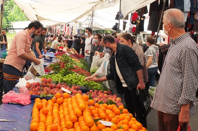 İçerenköy Pazarı’nda kural işlemiyor