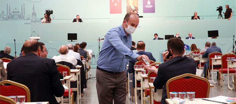 İBB Meclisi sağlık çalışanlarının ücretsiz ulaşım hakkı süresini uzattı