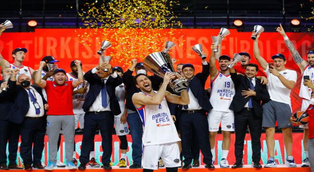 Anadolu Efes Eurolegue'de şampiyon oldu