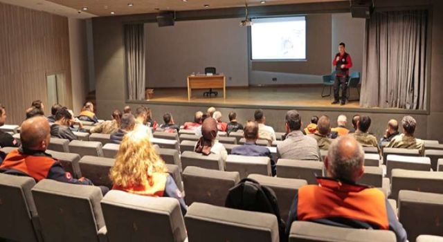 Ataşehir Belediyesi’nden “Sınav Ebeveyni Olmak” semineri