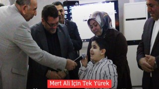 Düzenlenen geceye katılanlar, "Mert Ali İçin Tek Yürek" oldu