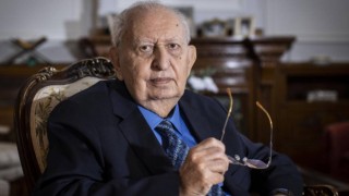 Türk Siyasetinin Duayen İsmi Hüsamettin Cindoruk Hayatını Kaybetti