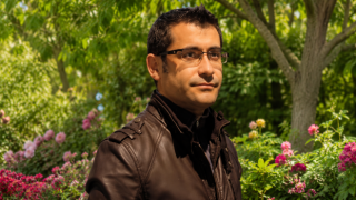 Maskeli Balo ve Onun Sahte Yüzleri